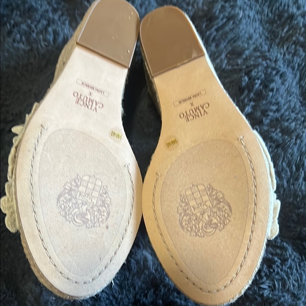 Vince Camuto x Laura Beverlin Daisy Wedge Mule Cream 9 - Picture 3 of 6